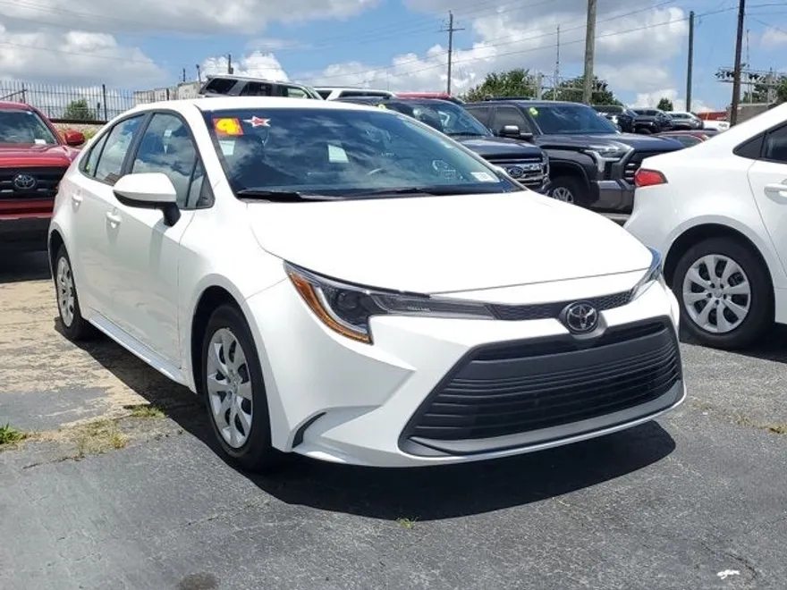 2024 Toyota Corolla LE photo 1