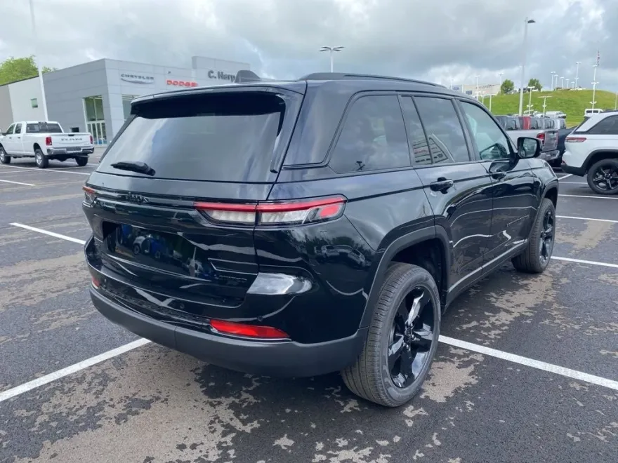 2025 Jeep Grand Cherokee Limited photo 1