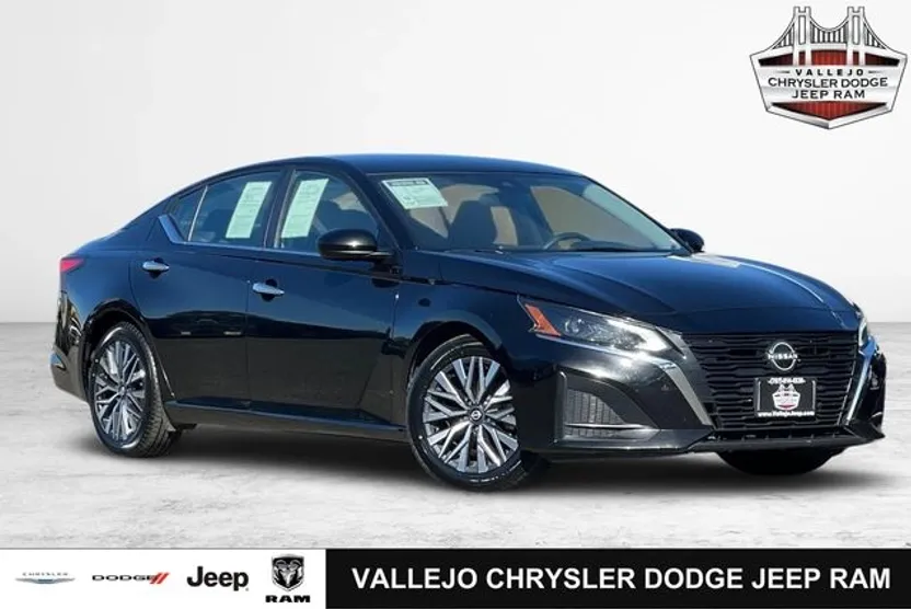 2023 Nissan Altima 2.5 SV photo 1