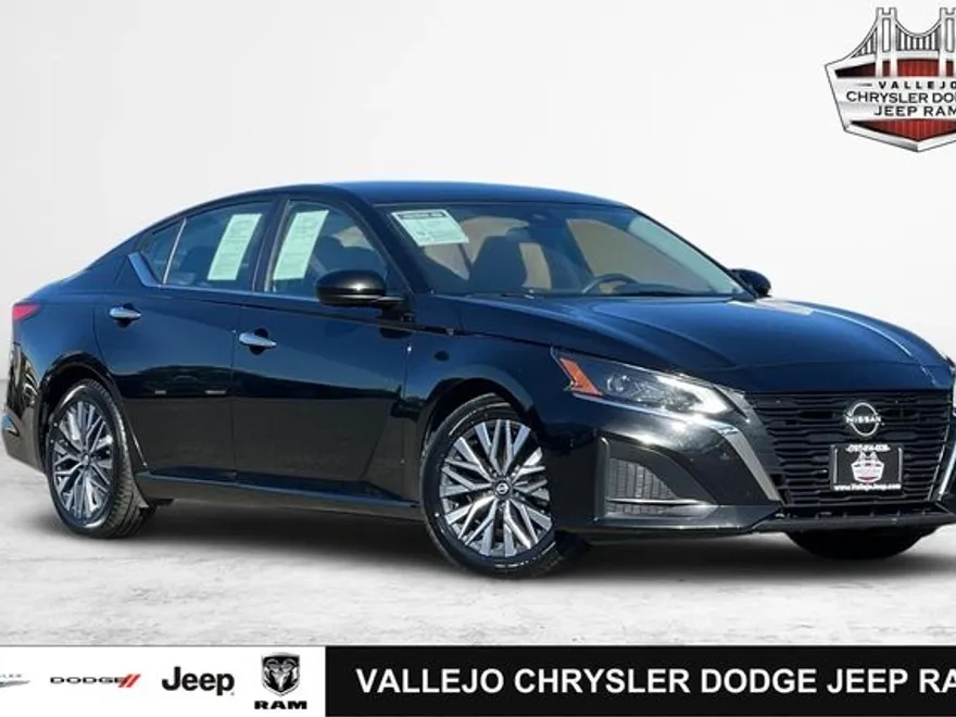 2023 Nissan Altima 2.5 SV photo 1