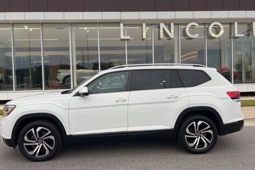 2022 Volkswagen Atlas SEL photo 1
