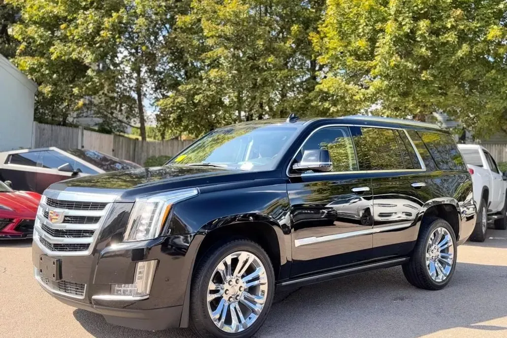 2017 Cadillac Escalade Premium Luxury photo 1
