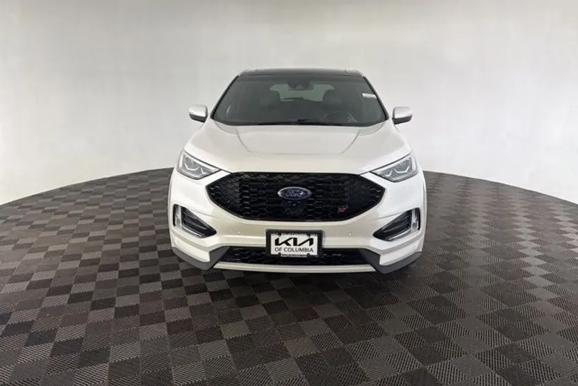 2019 Ford Edge ST photo 1