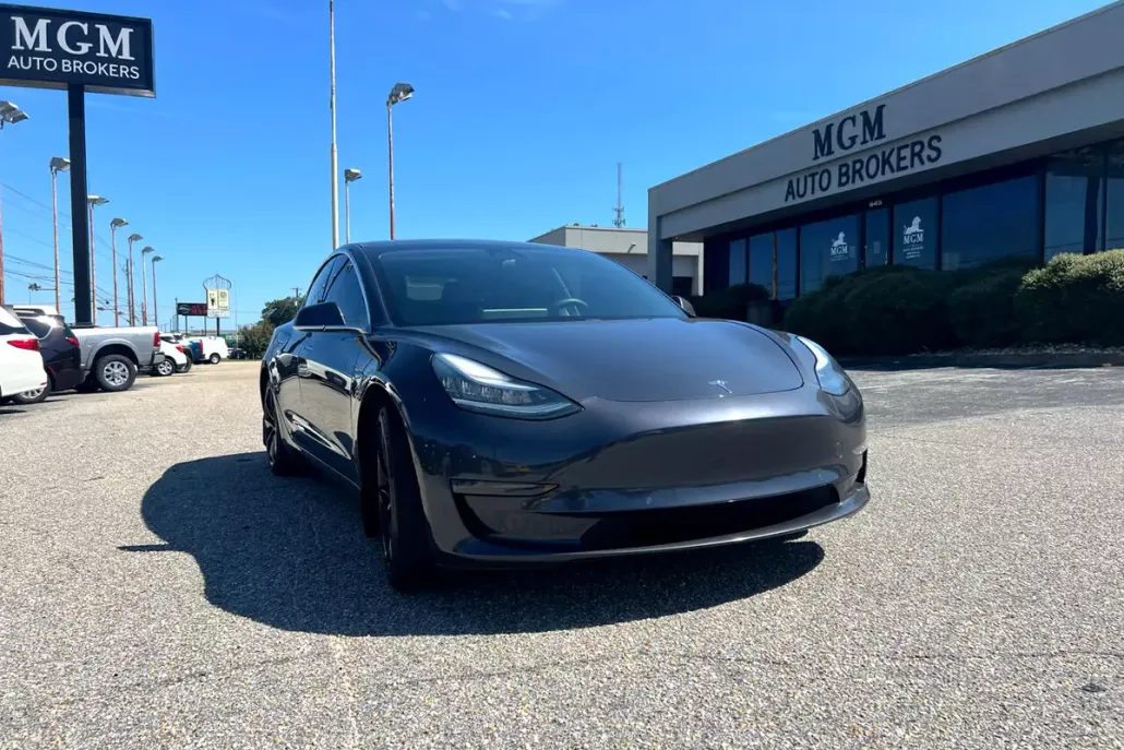 2020 Tesla Model 3 Long Range photo 1
