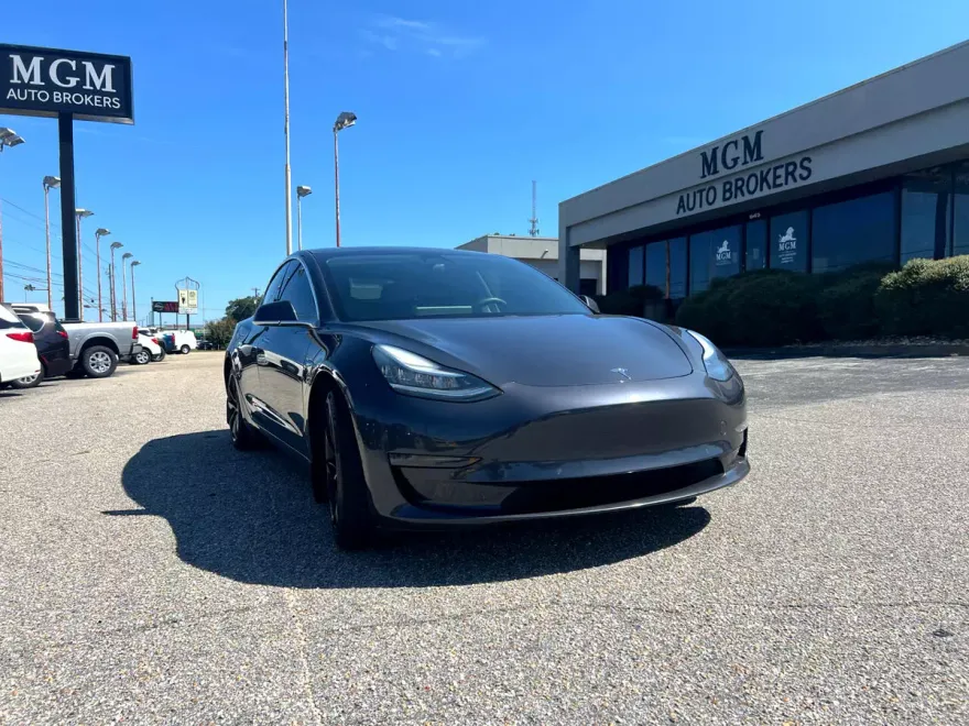 2020 Tesla Model 3 Long Range photo 1