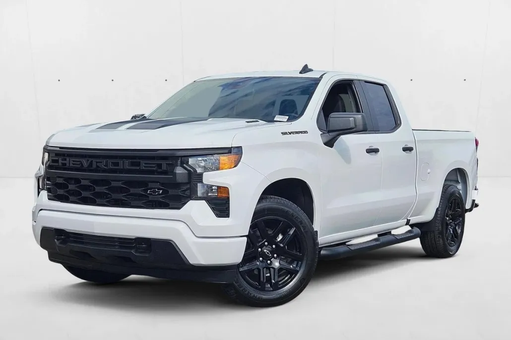 2025 Chevrolet Silverado 1500 Custom photo 1