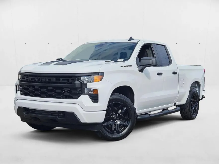 2025 Chevrolet Silverado 1500 Custom photo 1
