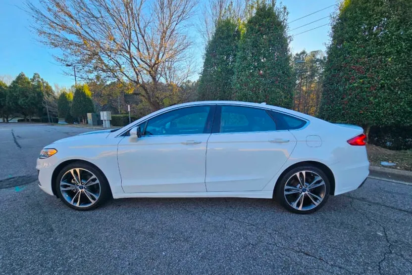 2019 Ford Fusion Titanium photo 1