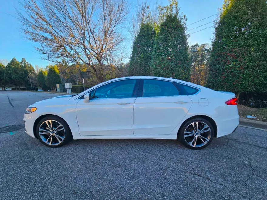 2019 Ford Fusion Titanium photo 1