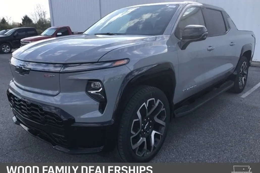 2025 Chevrolet Silverado EV RST photo 1