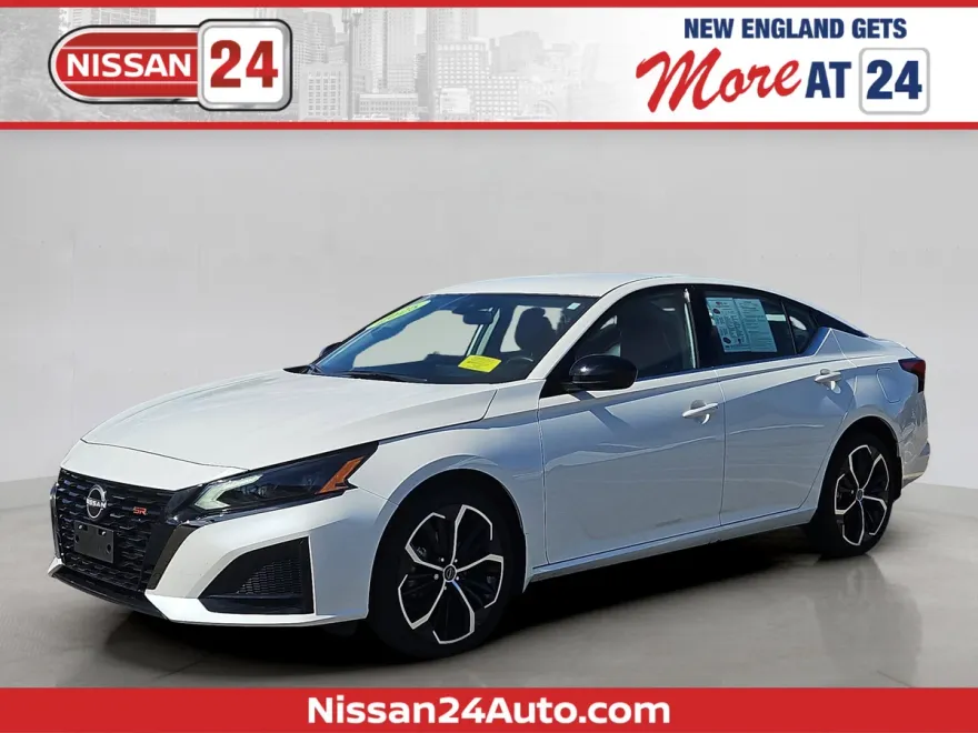 2025 Nissan Altima SR photo 1