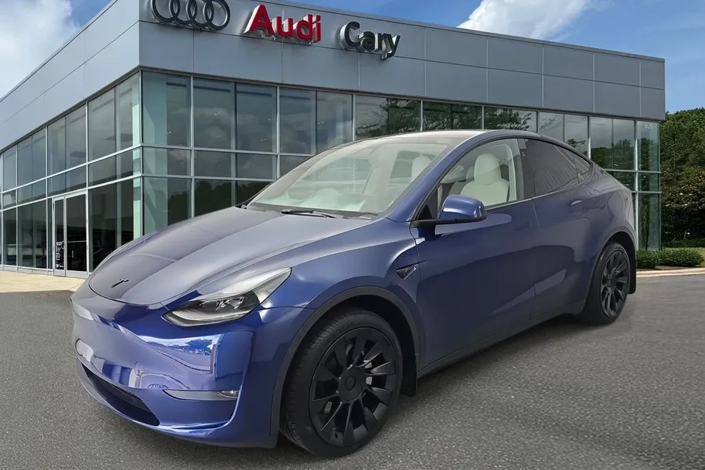 2024 Tesla Model Y Long Range photo 1