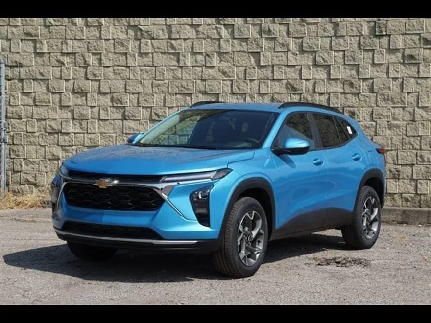 2025 Chevrolet Trax LT photo 1