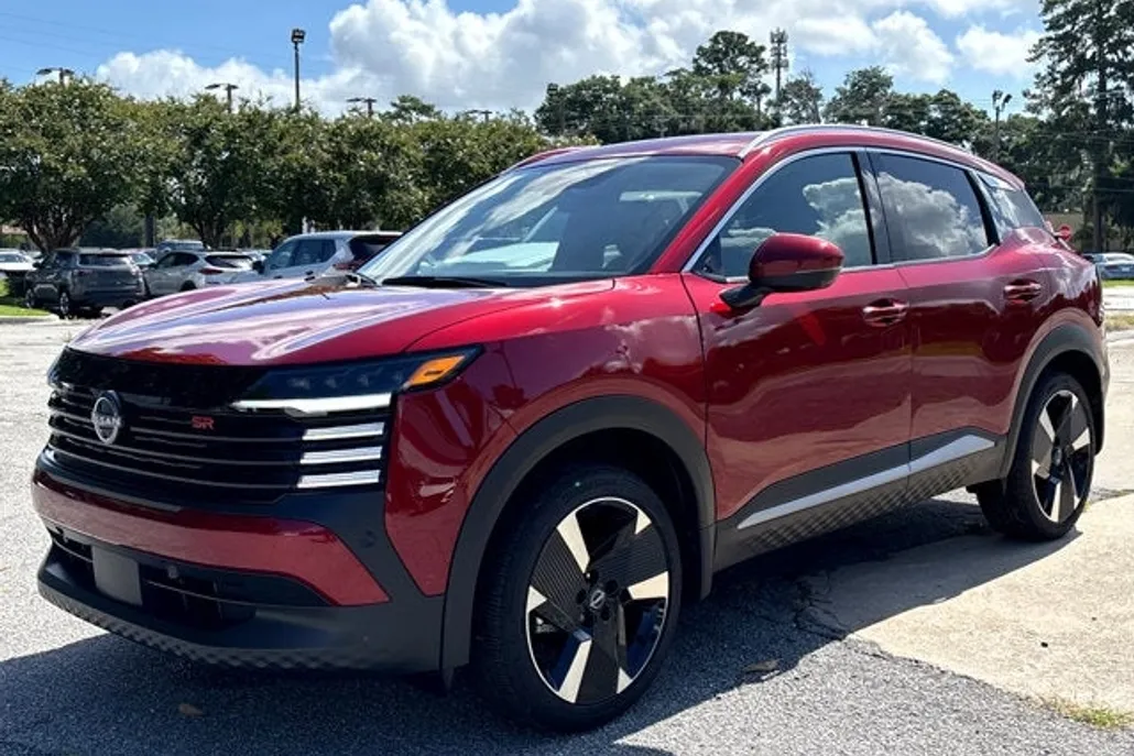 2025 Nissan Kicks SR photo 1