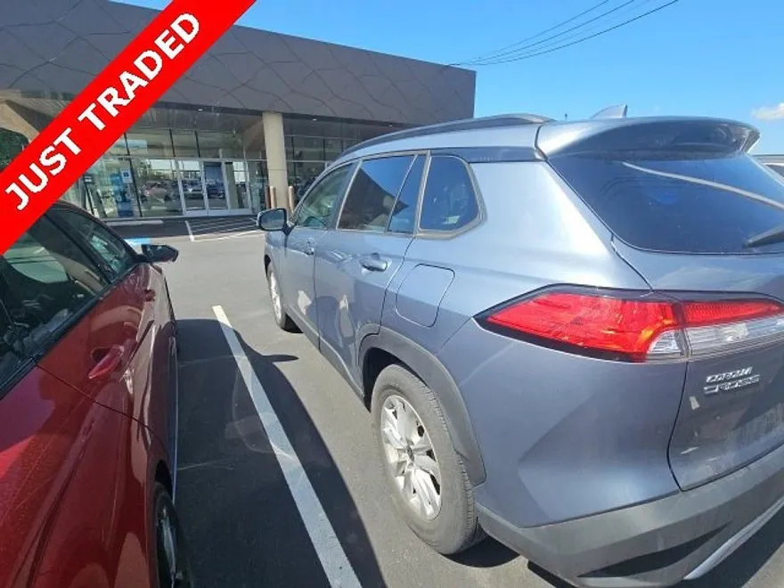 2023 Toyota Corolla Cross LE photo 1