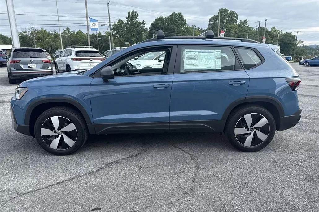 2025 Volkswagen Taos S photo 1