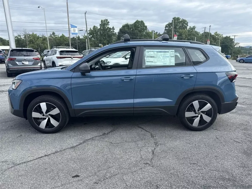 2025 Volkswagen Taos S photo 1