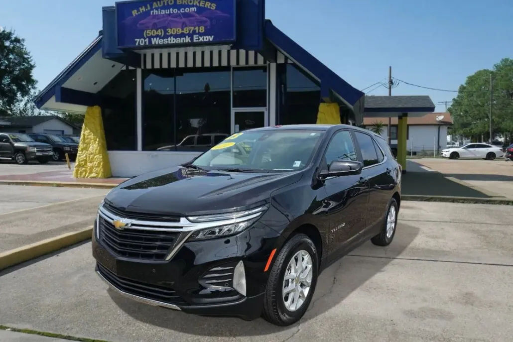 2023 Chevrolet Equinox LT photo 1