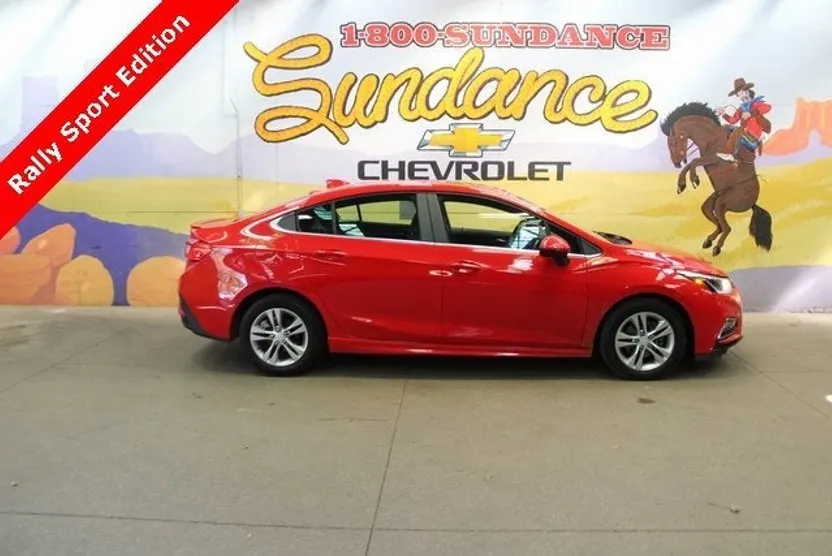 2018 Chevrolet Cruze LT photo 1