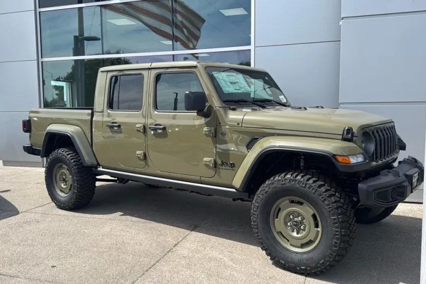2025 Jeep Gladiator Sport photo 1