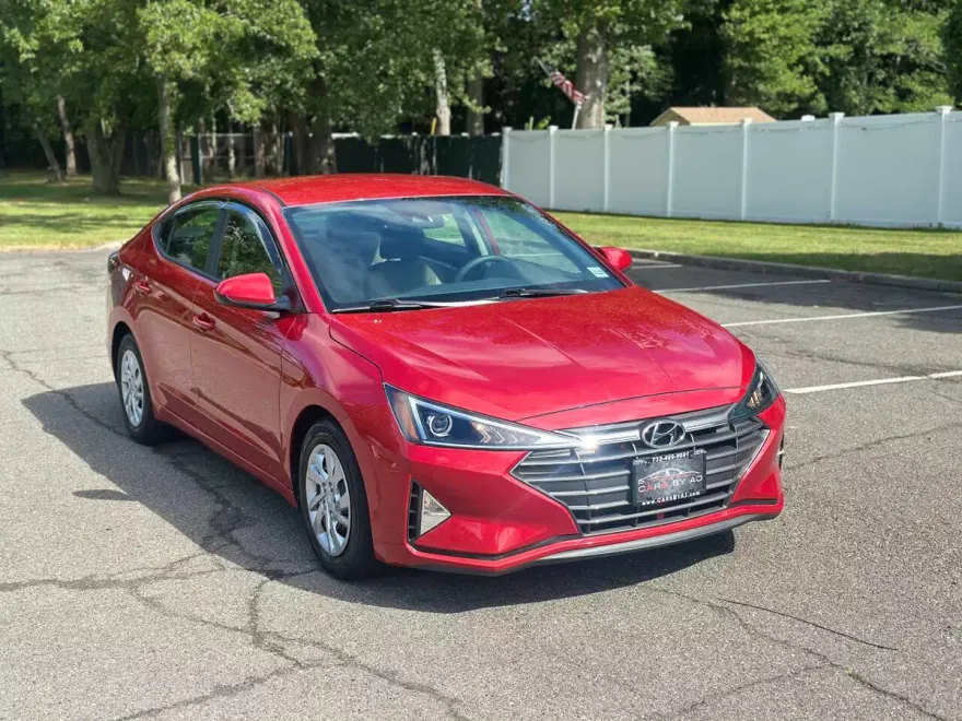 2020 Hyundai Elantra SE photo 1