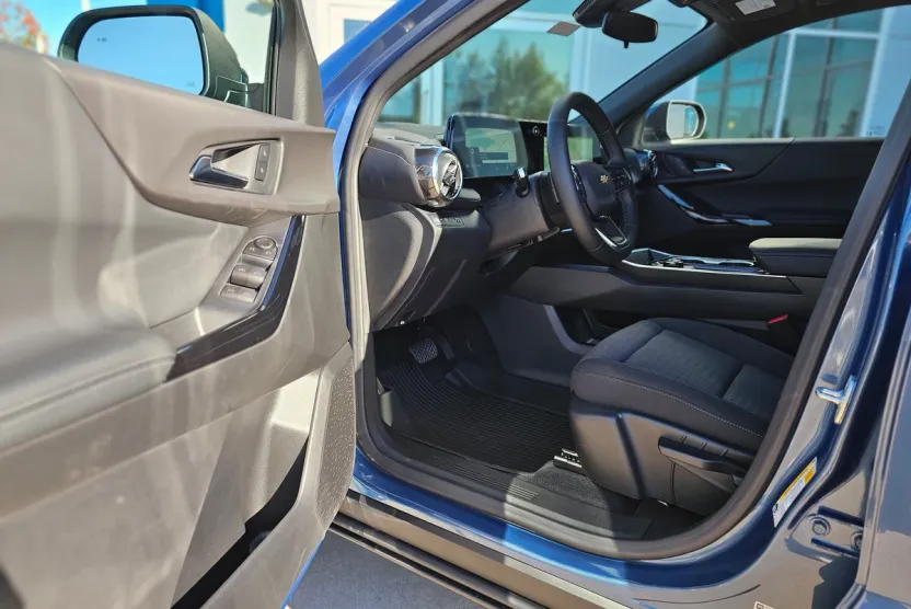 2026 Chevrolet Equinox LT photo 1