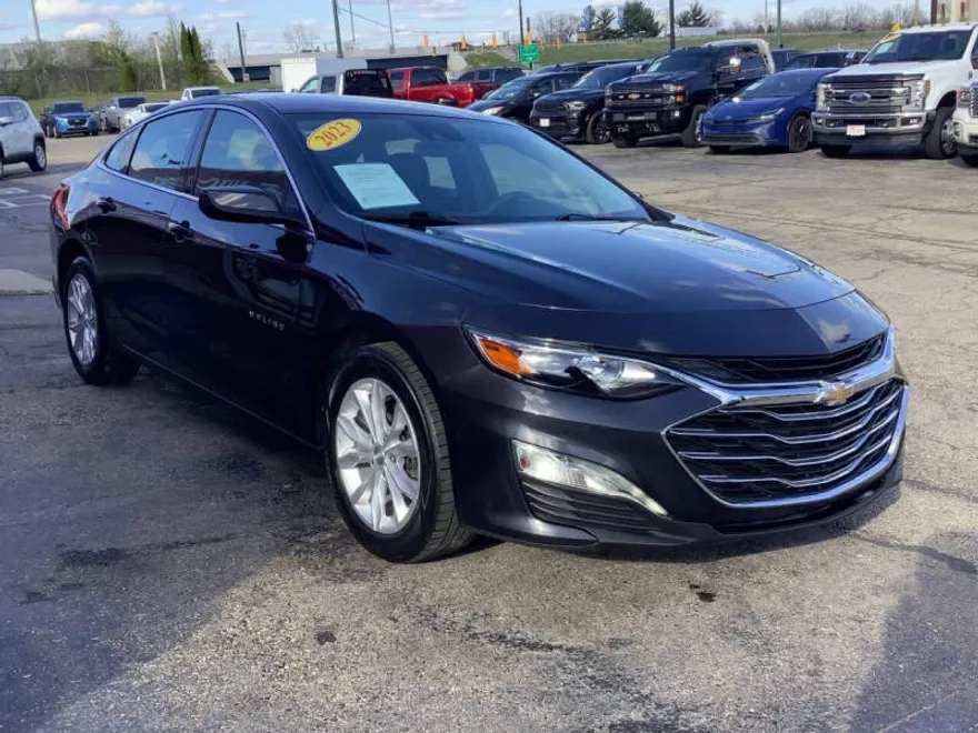 2023 Chevrolet Malibu 1LT photo 1