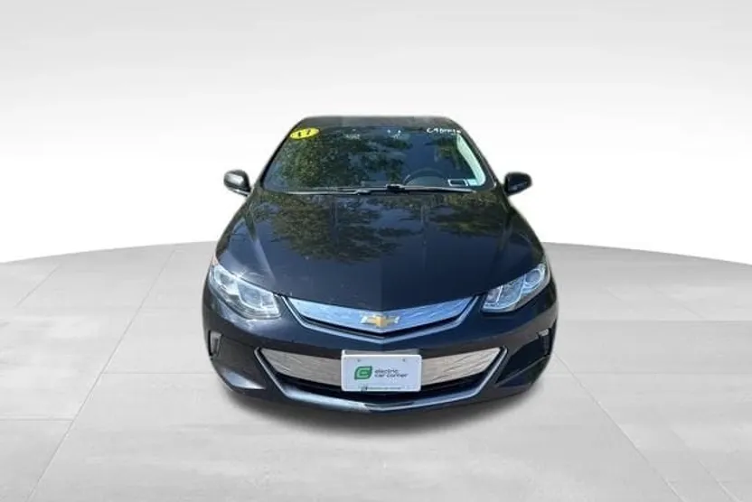 2017 Chevrolet Volt LT photo 1