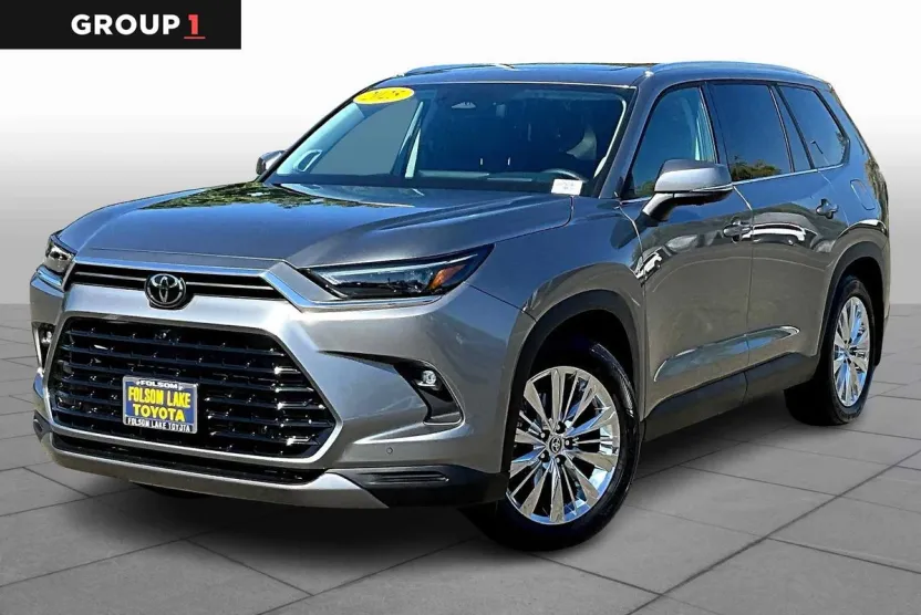 2025 Toyota Grand Highlander Platinum AWD photo 1