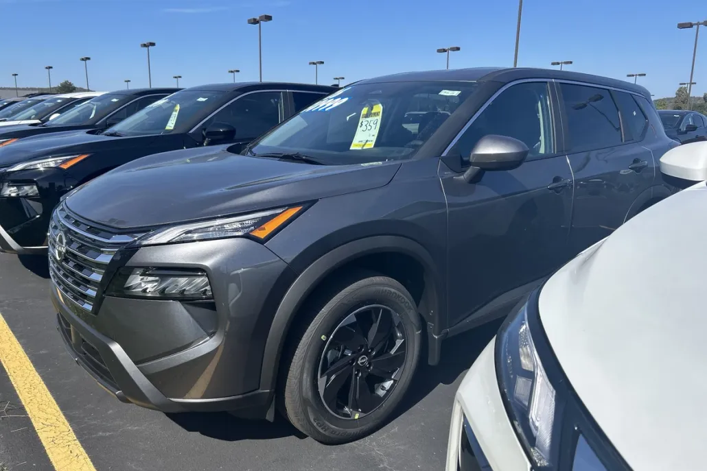 2026 Nissan Rogue SV photo 1