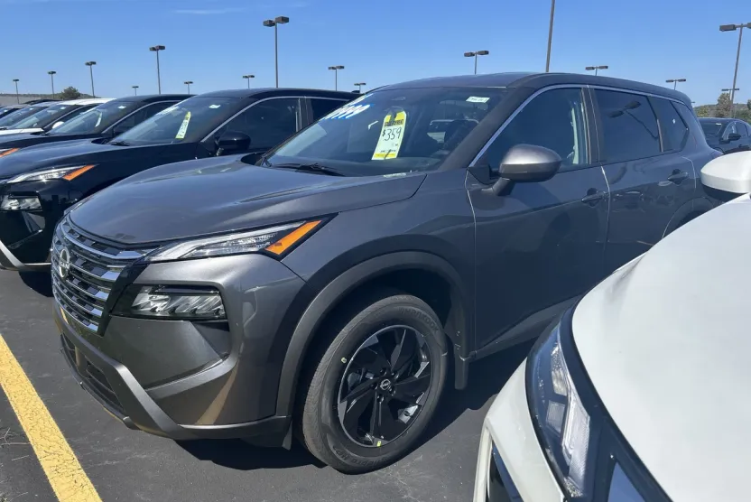 2026 Nissan Rogue SV photo 1