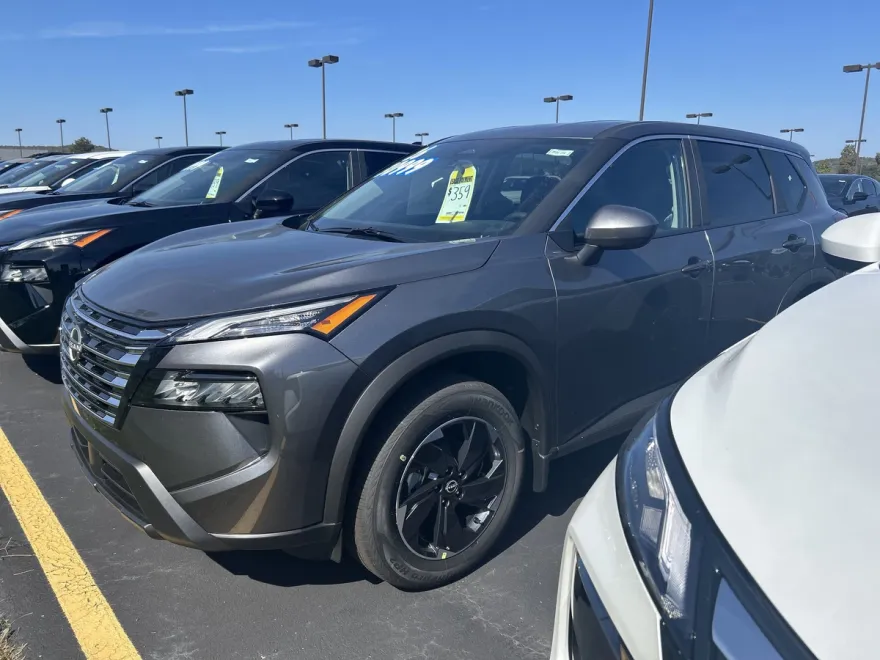 2026 Nissan Rogue SV photo 1