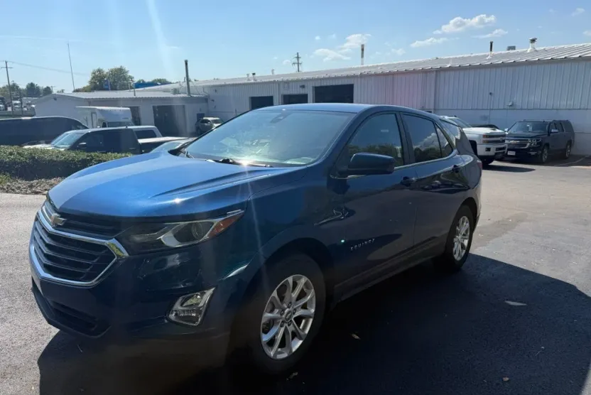 2021 Chevrolet Equinox LT photo 1