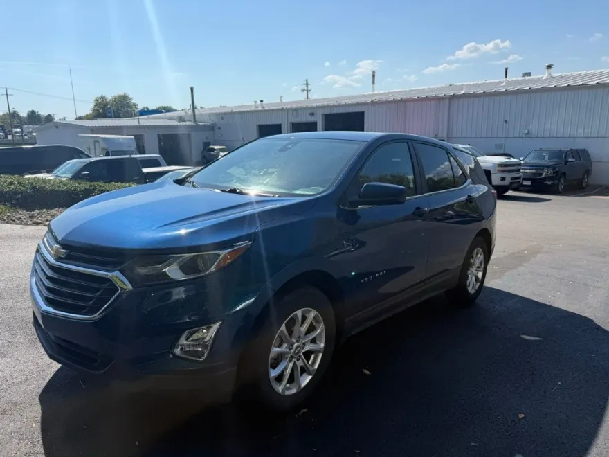 2021 Chevrolet Equinox LT photo 1