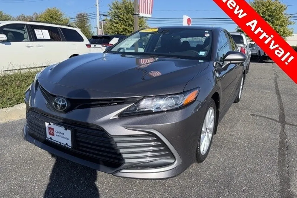 2023 Toyota Camry LE photo 1