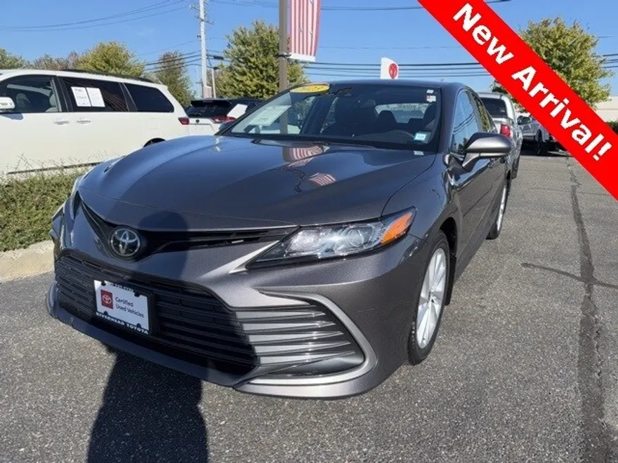 2023 Toyota Camry LE photo 1
