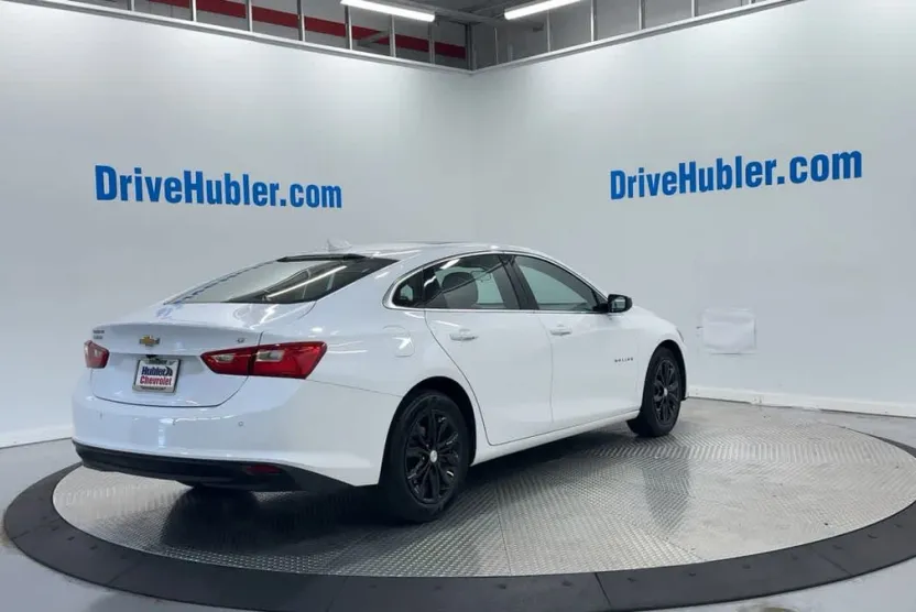 2024 Chevrolet Malibu 1LT photo 1