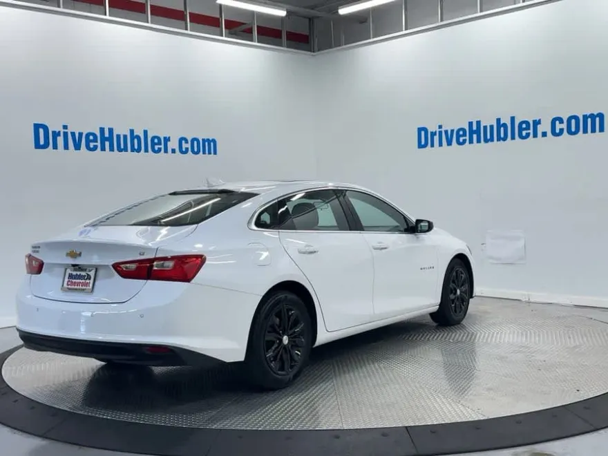 2024 Chevrolet Malibu 1LT photo 1