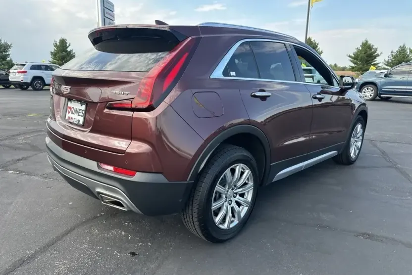 2023 Cadillac XT4 Premium Luxury photo 1