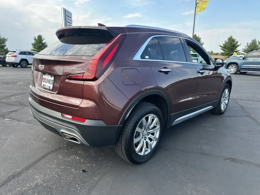 2023 Cadillac XT4 Premium Luxury photo 1