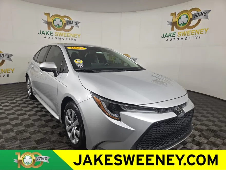 2021 Toyota Corolla LE photo 1