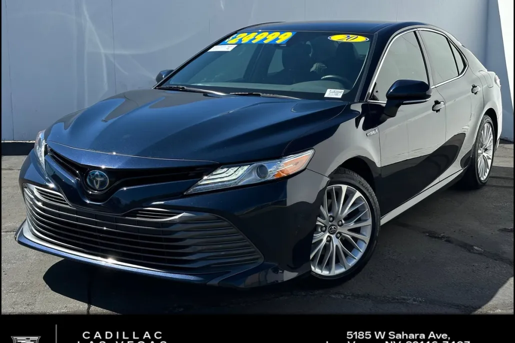 2020 Toyota Camry Hybrid XLE photo 1