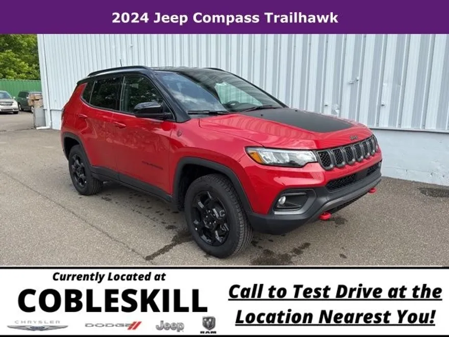 2024 Jeep Compass Trailhawk Sport photo 1