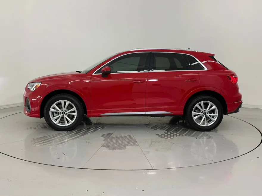 2024 Audi Q3 S line Premium photo 1