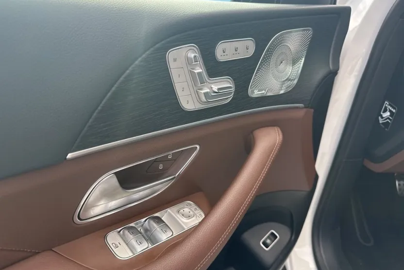 2024 Mercedes Benz GLS 450 4MATIC photo 1