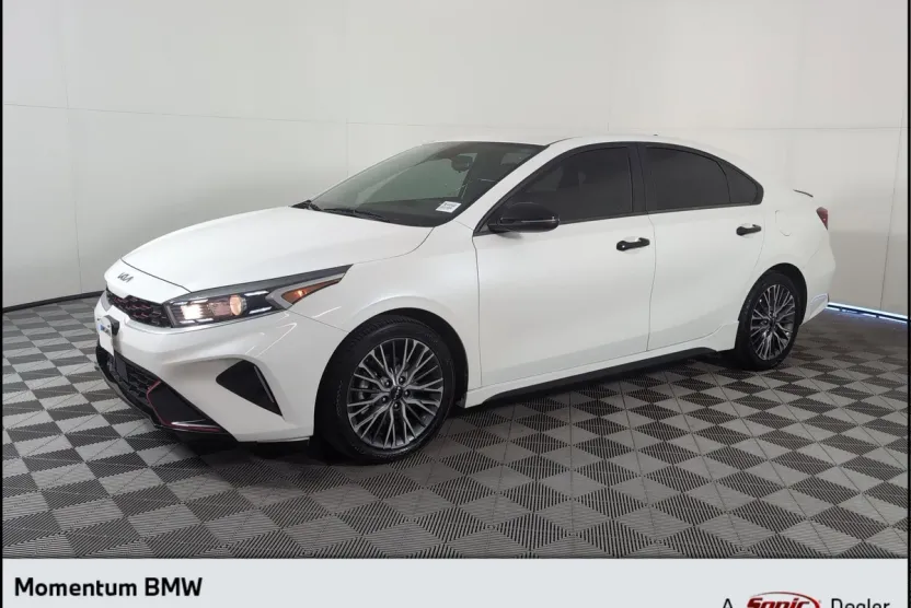 2022 Kia Forte GT-Line photo 1