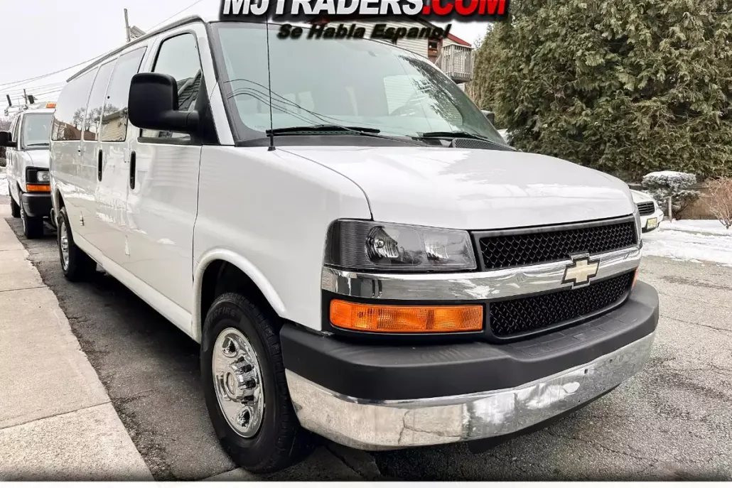 2013 Chevrolet Express LT 3500 photo 1