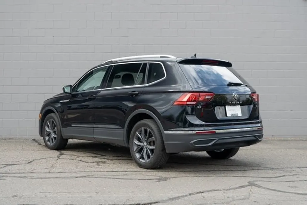 2022 Volkswagen Tiguan SE photo 1
