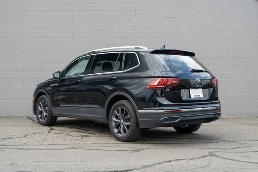 2022 Volkswagen Tiguan SE photo 1