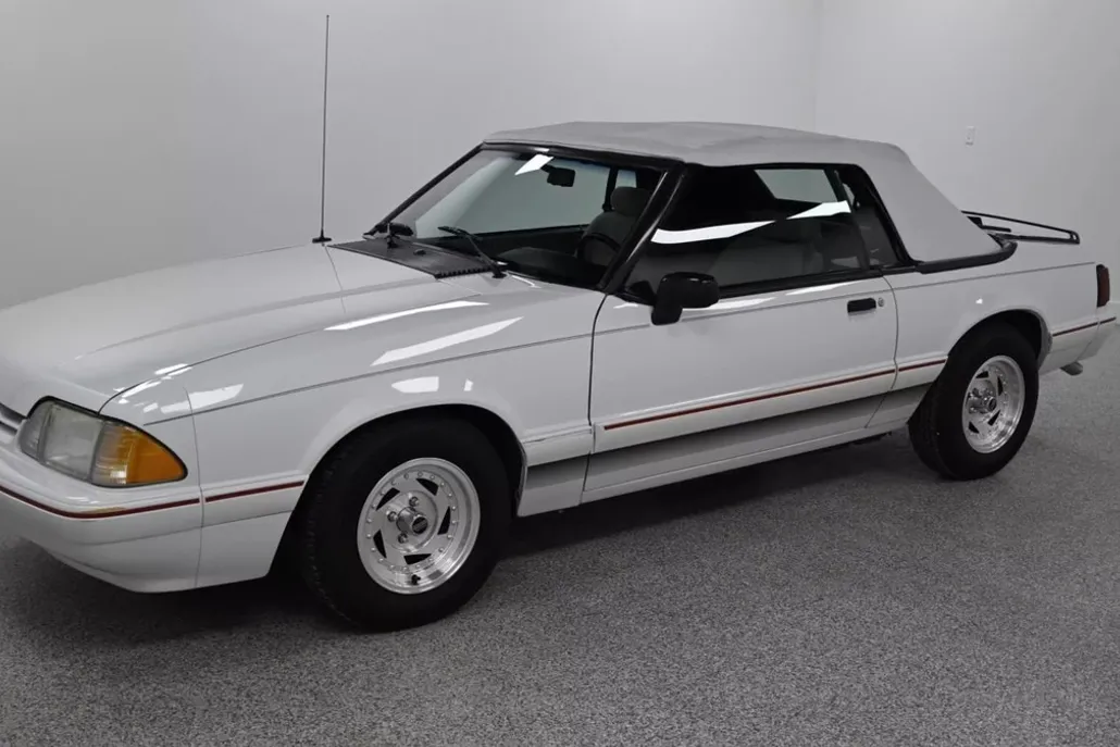 1992 Ford Mustang LX Convertible photo 1